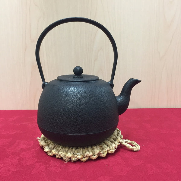 Nambu Ironware Cast Iron Sukiyaki Pot with Handle