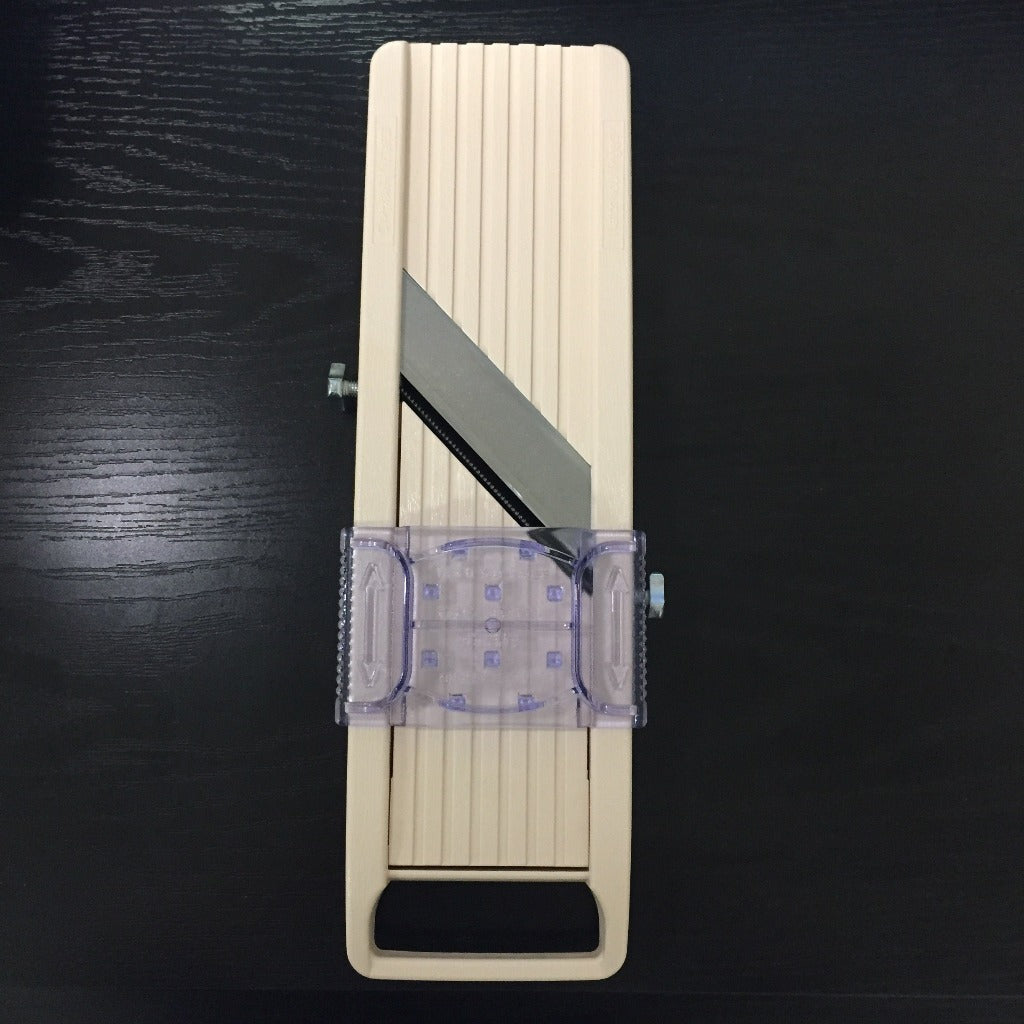 Benriner Mandoline Slicer, 4 Japanese Stainless Steel Blades (BPA Free/New  Model)